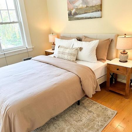 Villa 7 Mins Drive To Yale, Large Fenced Yard New Haven Esterno foto