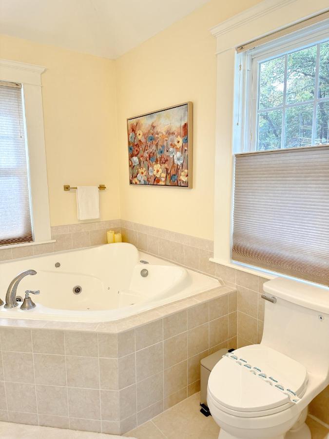 Villa 7 Mins Drive To Yale, Large Fenced Yard New Haven Esterno foto