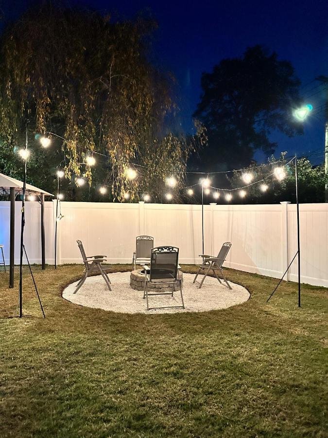 Villa 7 Mins Drive To Yale, Large Fenced Yard New Haven Esterno foto