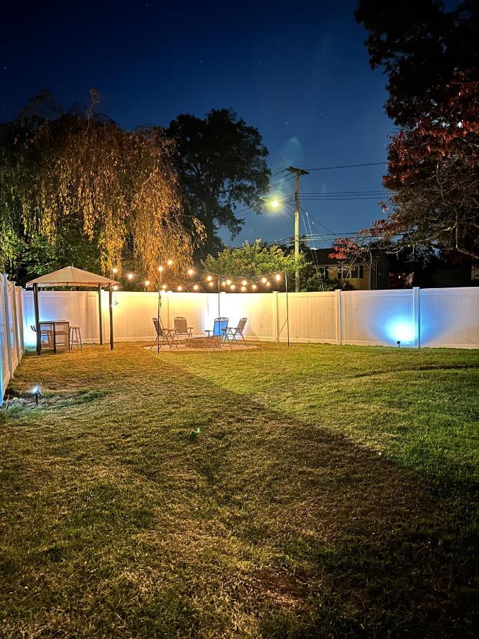Villa 7 Mins Drive To Yale, Large Fenced Yard New Haven Esterno foto